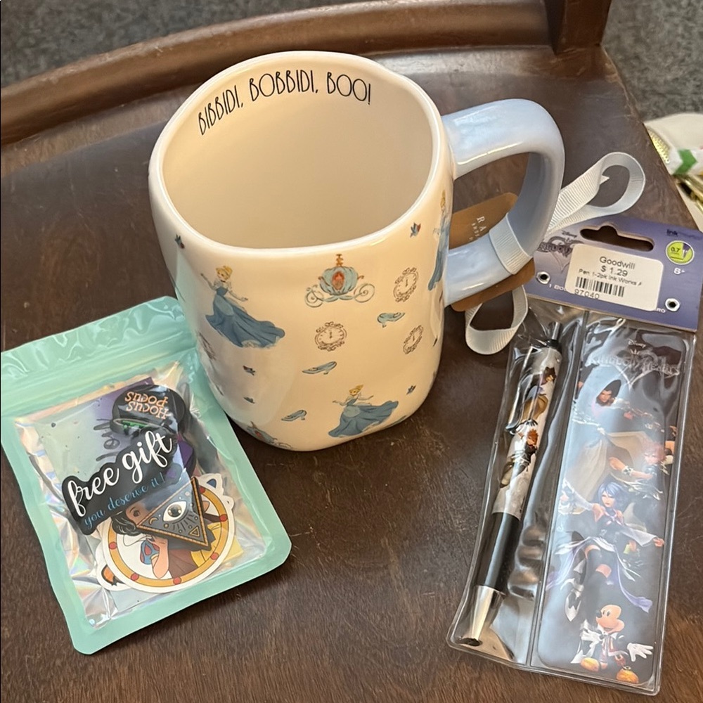 Disney Cinderella Blue and Cream Mug with Pen Set